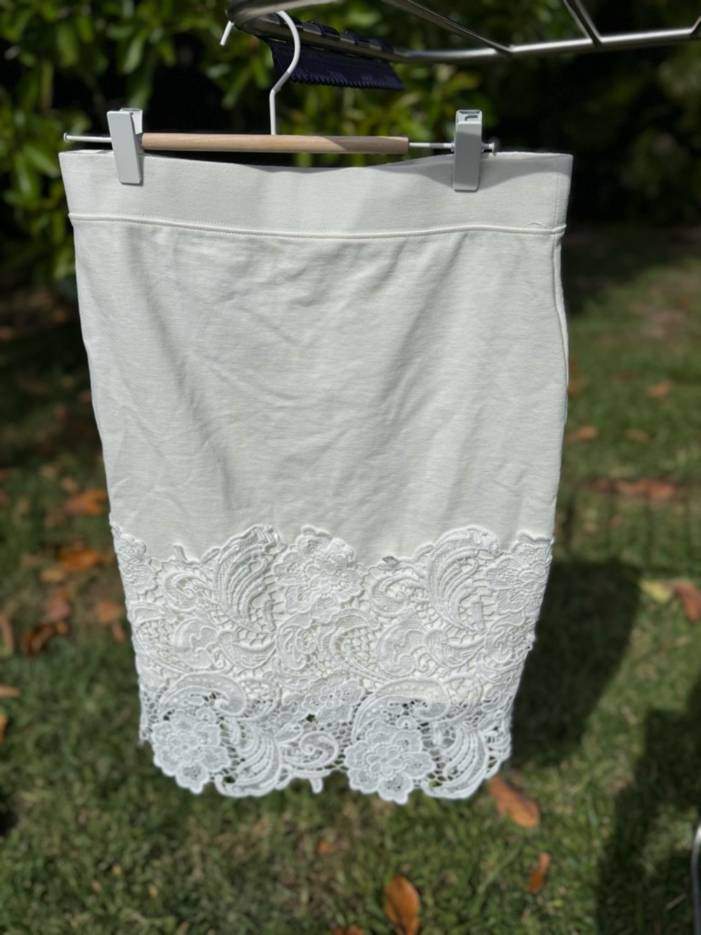 Haute Monde White Pencil Skirt With Lace Overlay- Large
